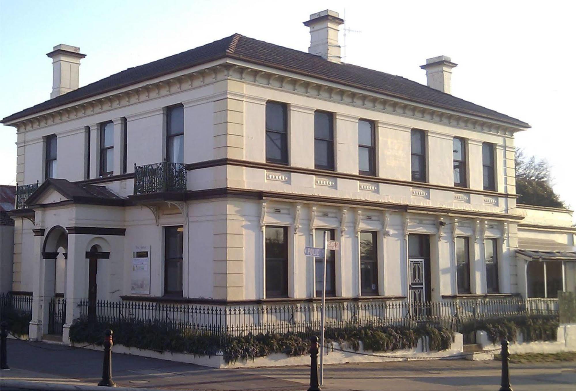 The Bank Guesthouse 글렌인스 외부 사진